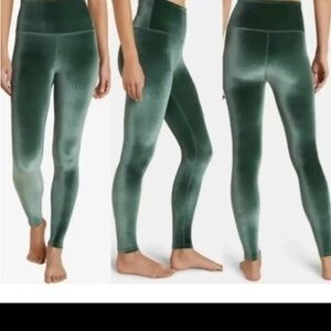 Beyond Yoga Velvet Motion High Wasted Midi Legging Size Small Green